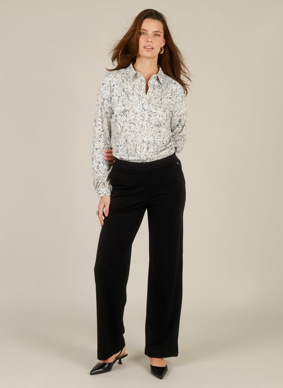 YYOlimpia Essential | Black Multi Colour