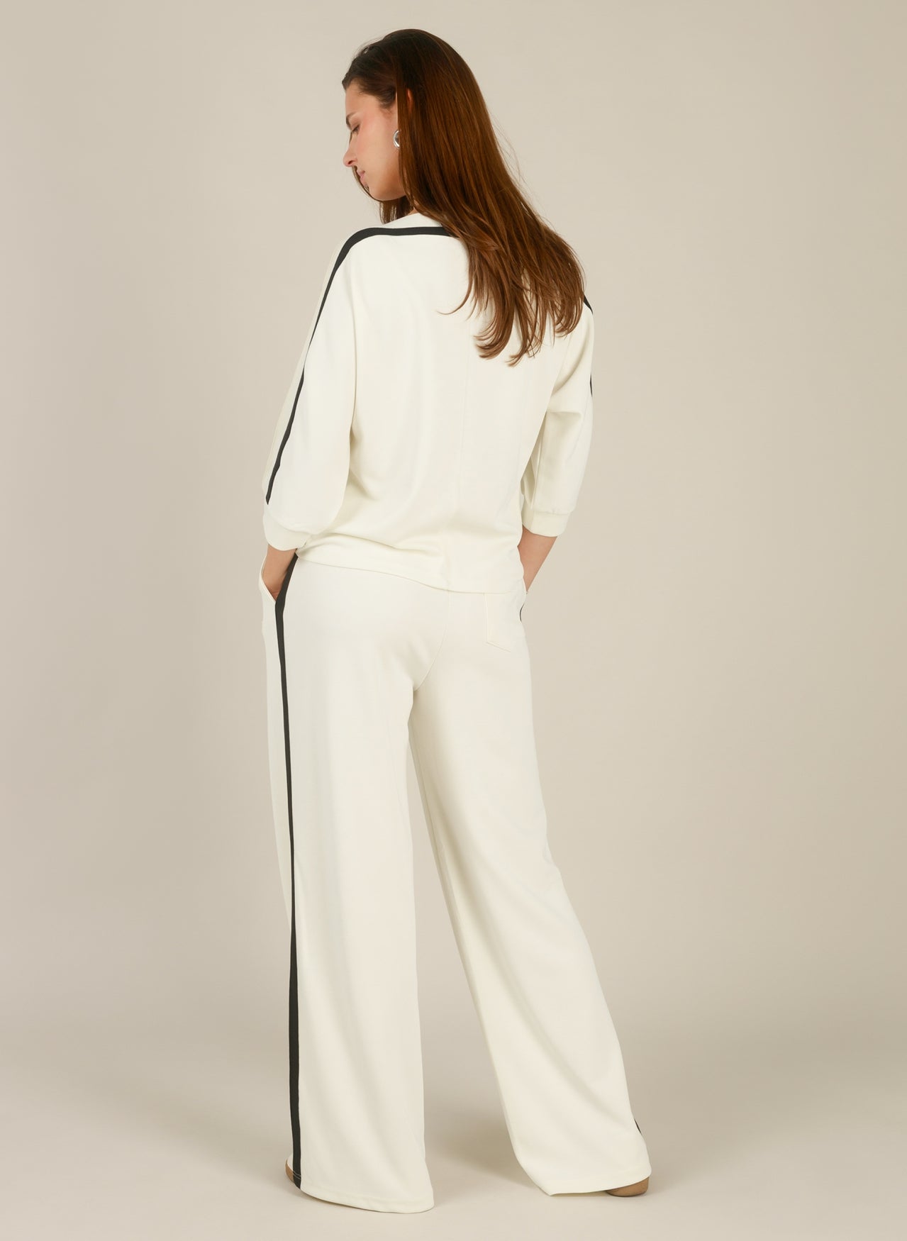 Inaya | Antique White/Black