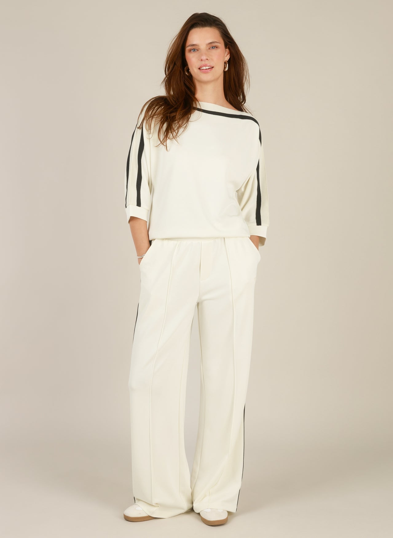 Inaya | Antique White/Black