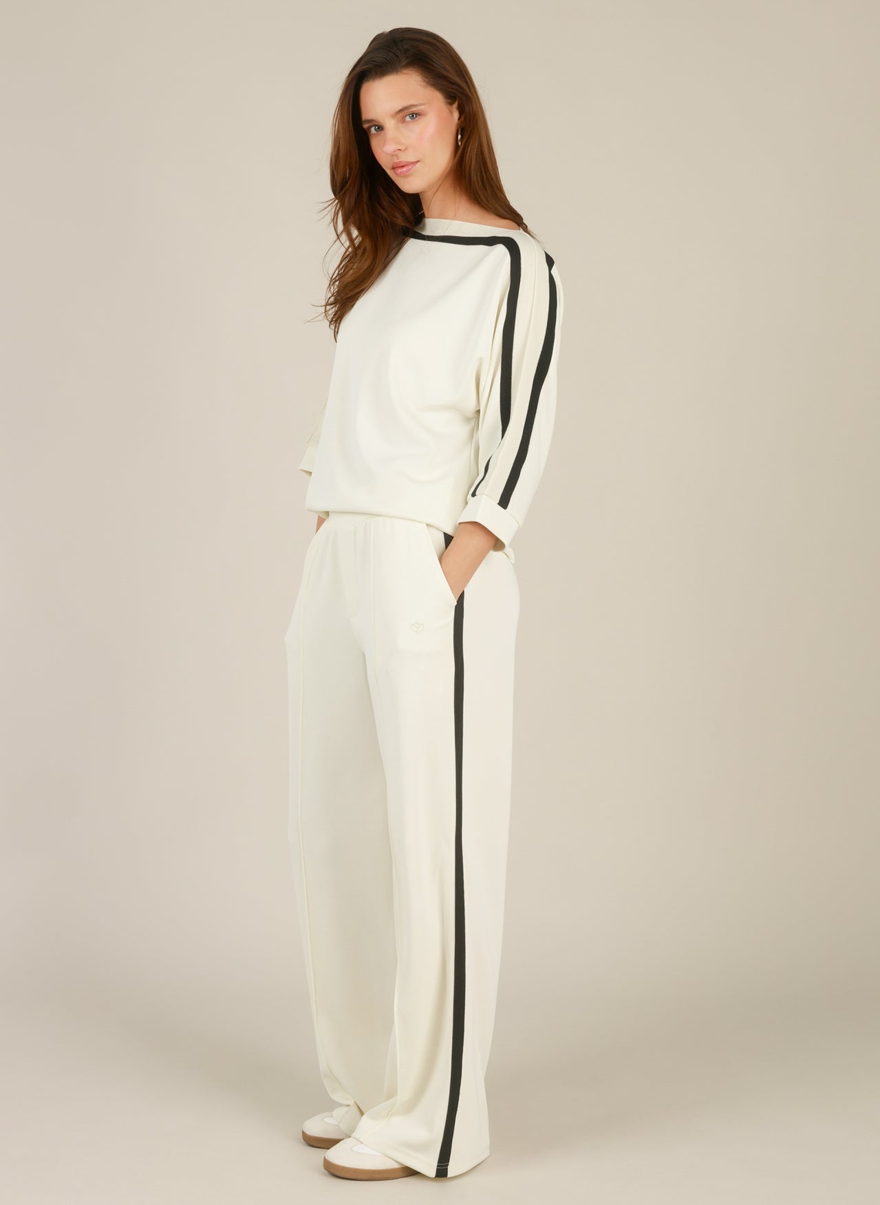 Ilma | Antique White/Black