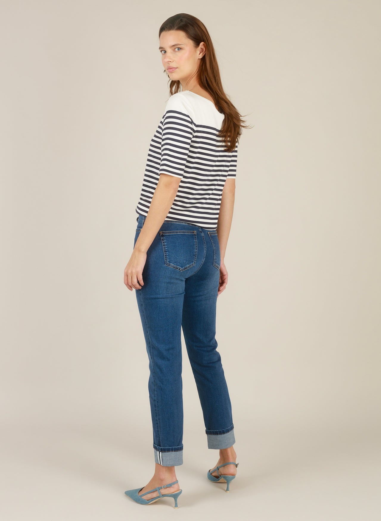 Ishaana | Off White/Navy