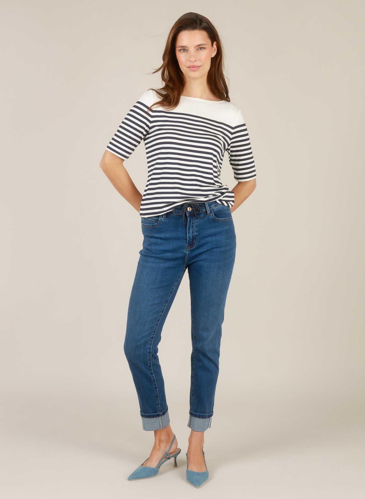 Ishaana | Off White/Navy