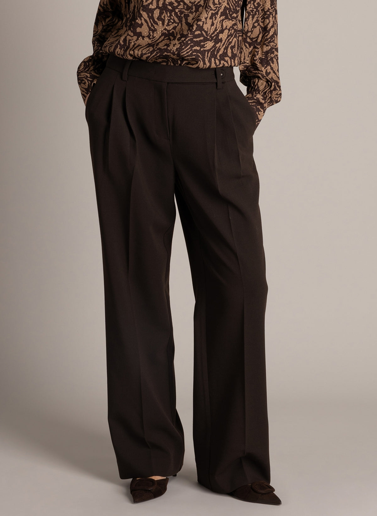 Usandra | Brown