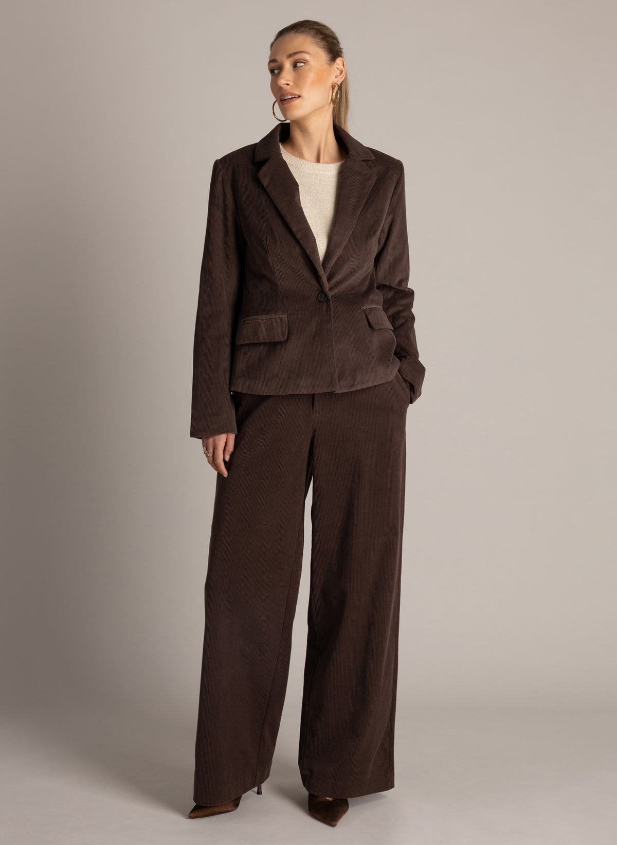 Uscha | Brown