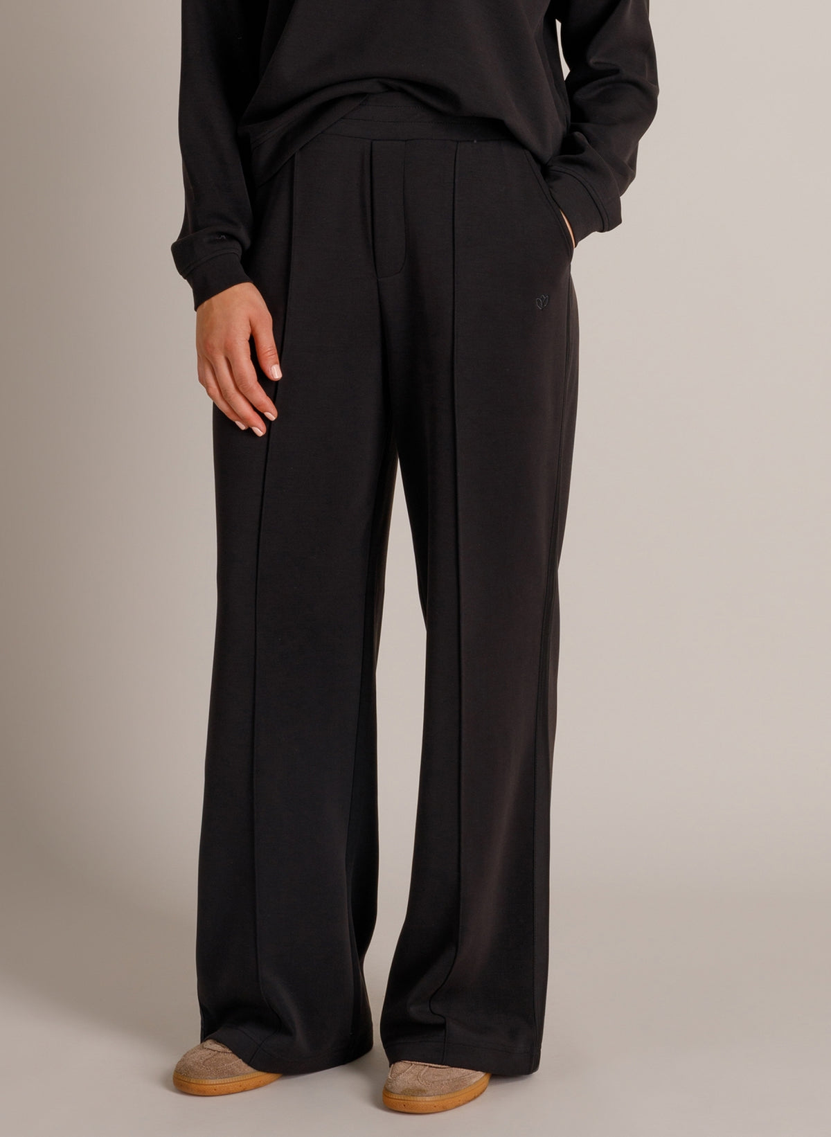 YYIlma Essential | Black