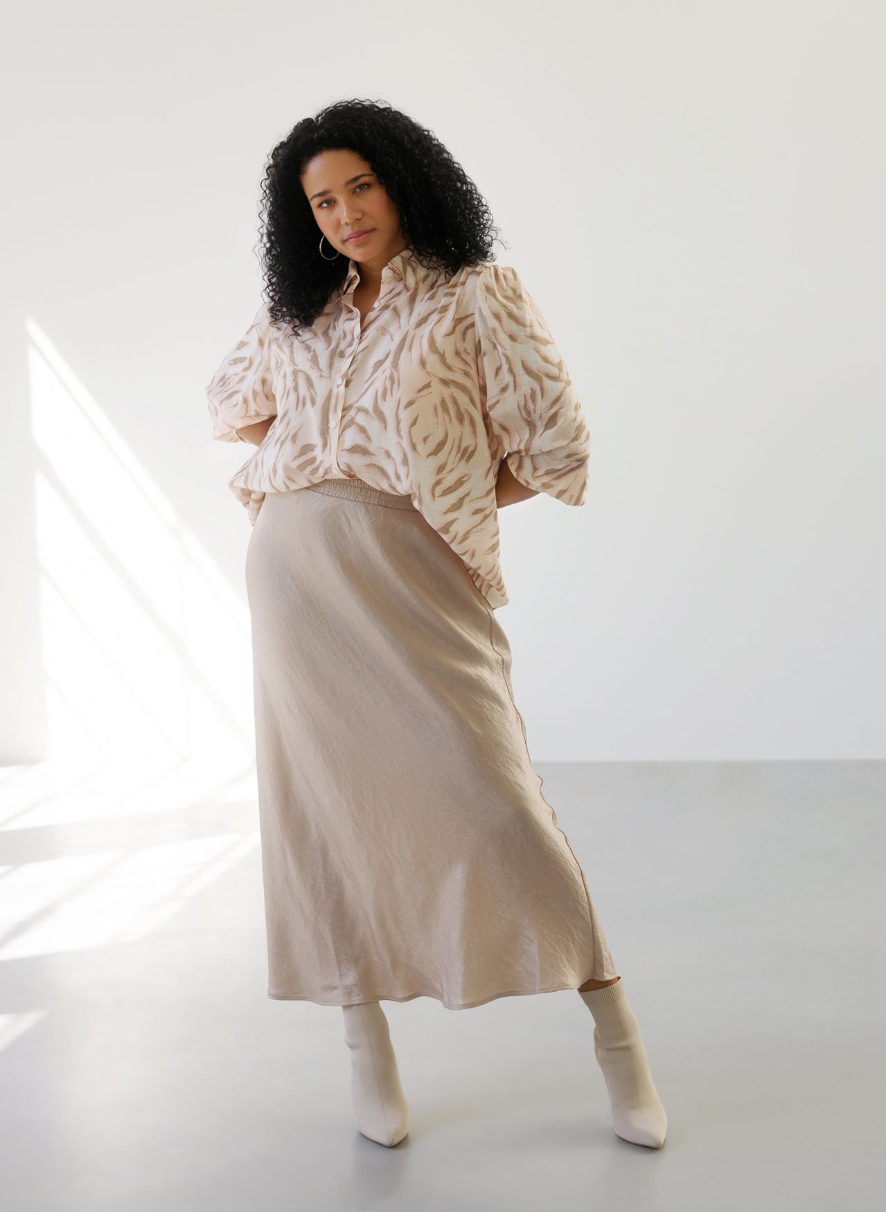 Vajenna Essential | Antique White/Multi