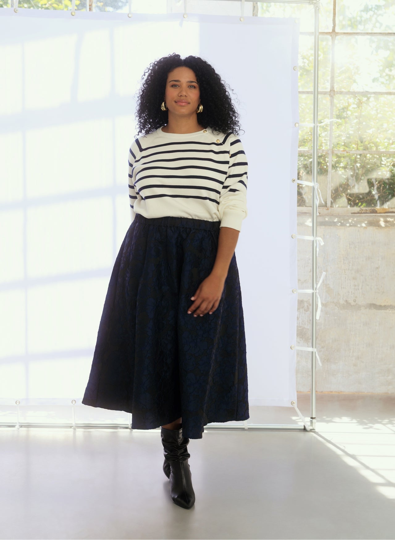 Jozina | Antique White/Navy