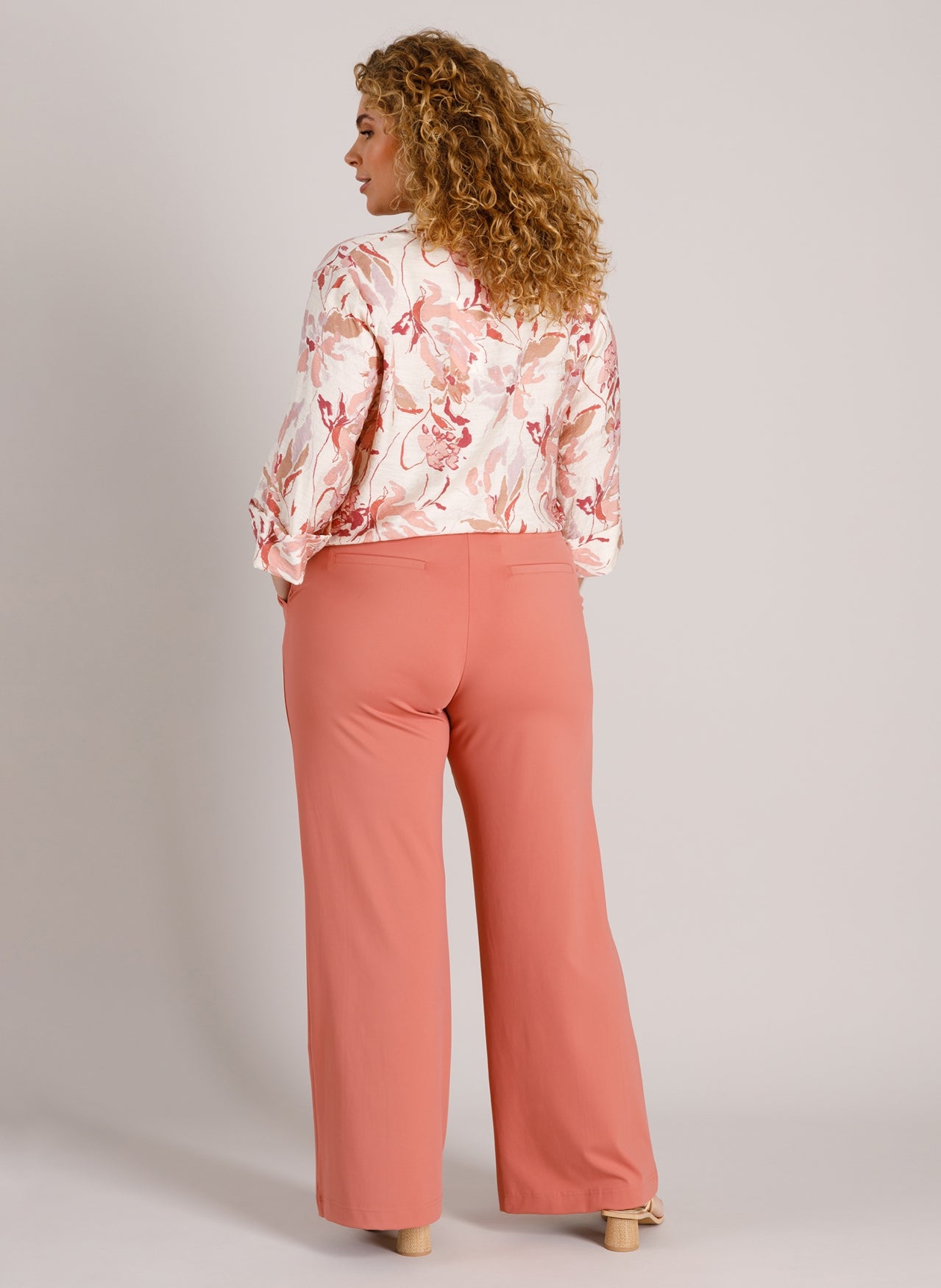 Robin Essential | Dark Terra