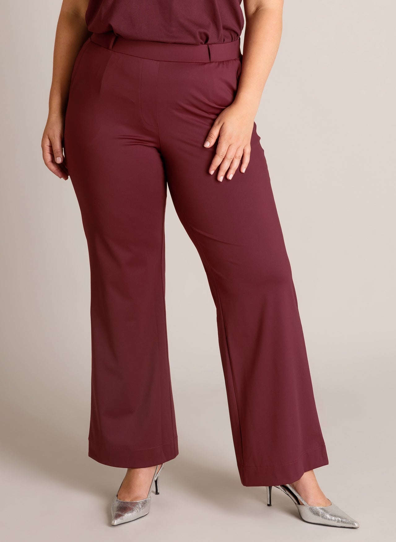 Gaelle Essential | Wine Red