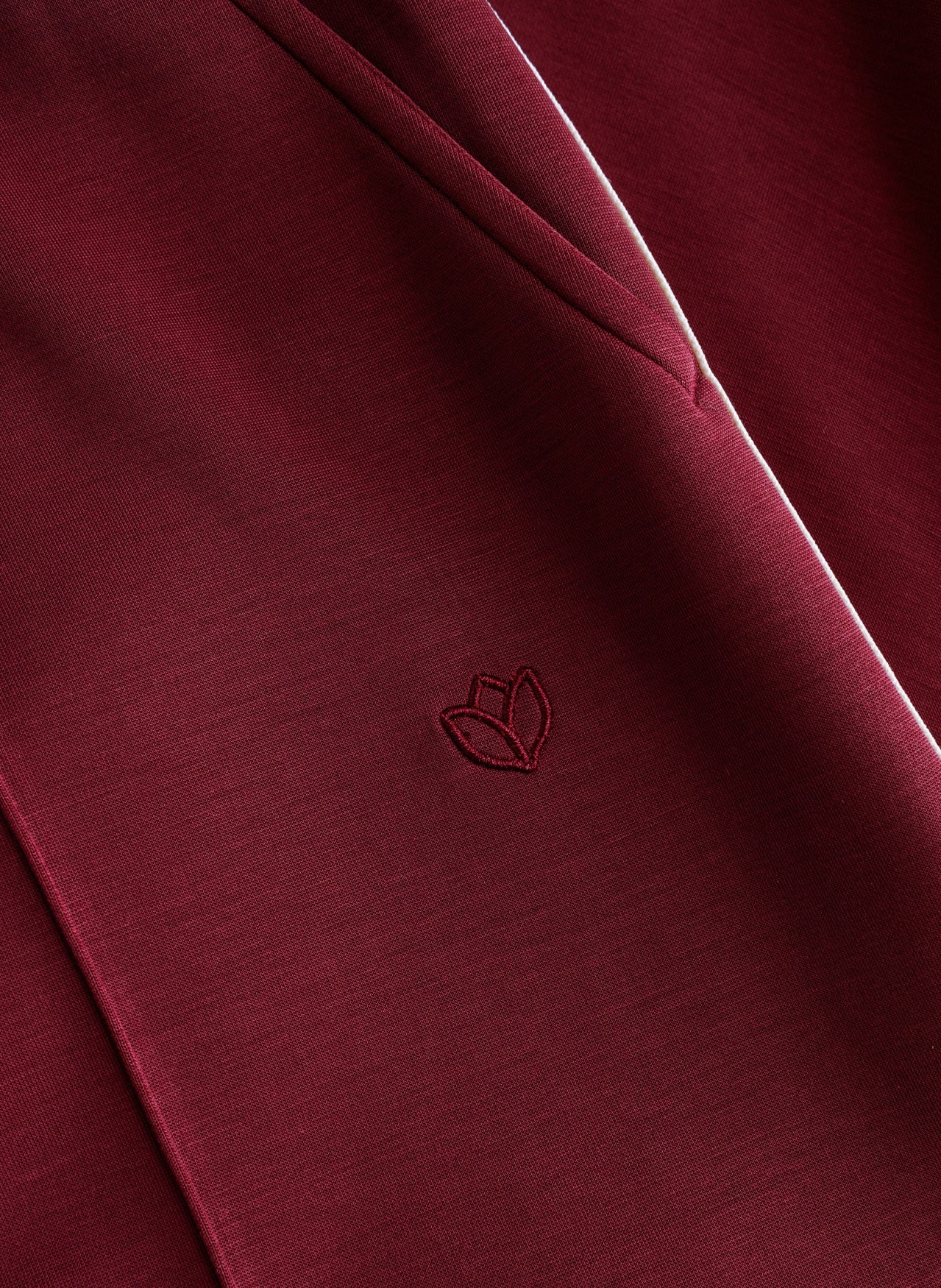 Jelisa Essential | Wine Red/Beige Cream
