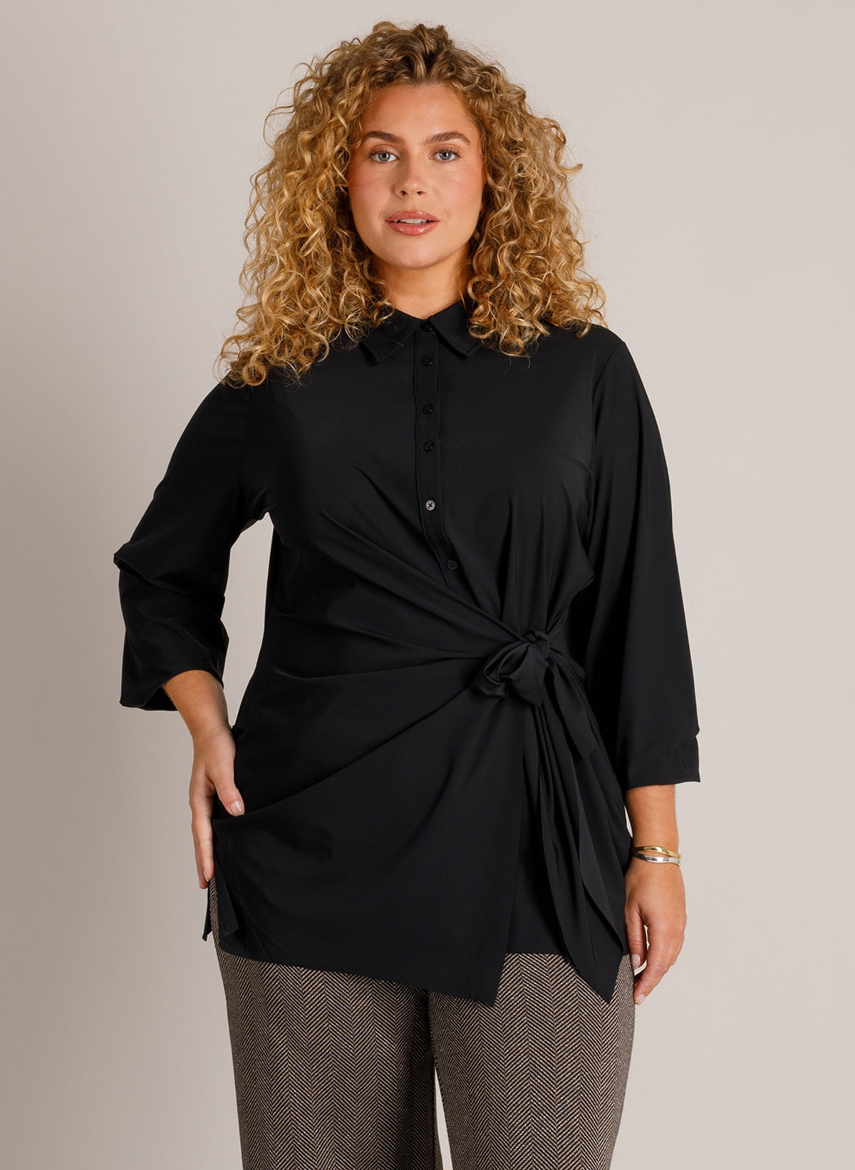 YCZira | Black