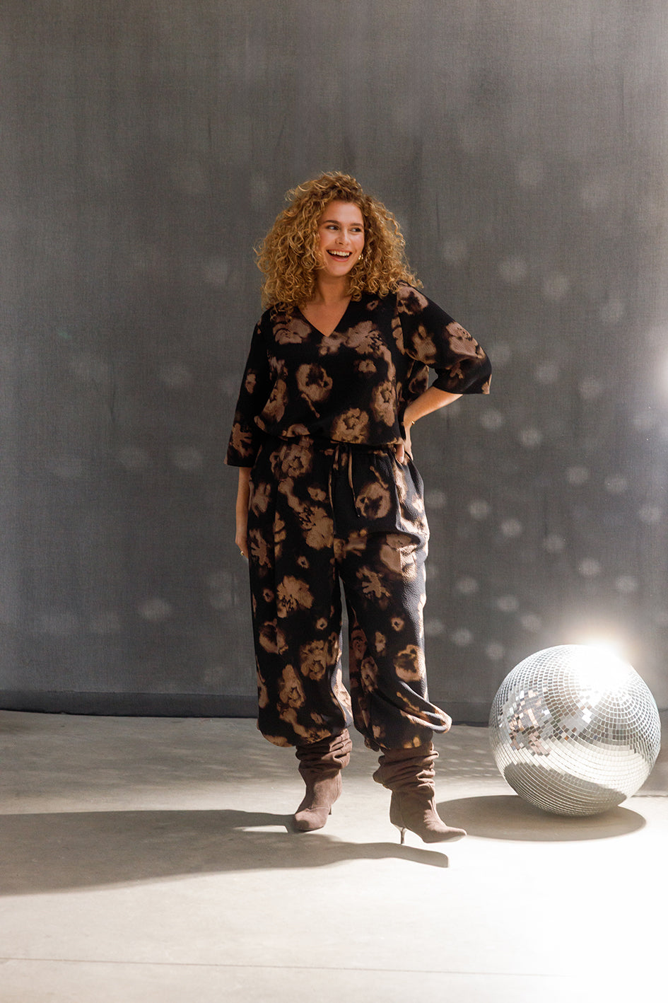 Melancholy Romance - Look 3