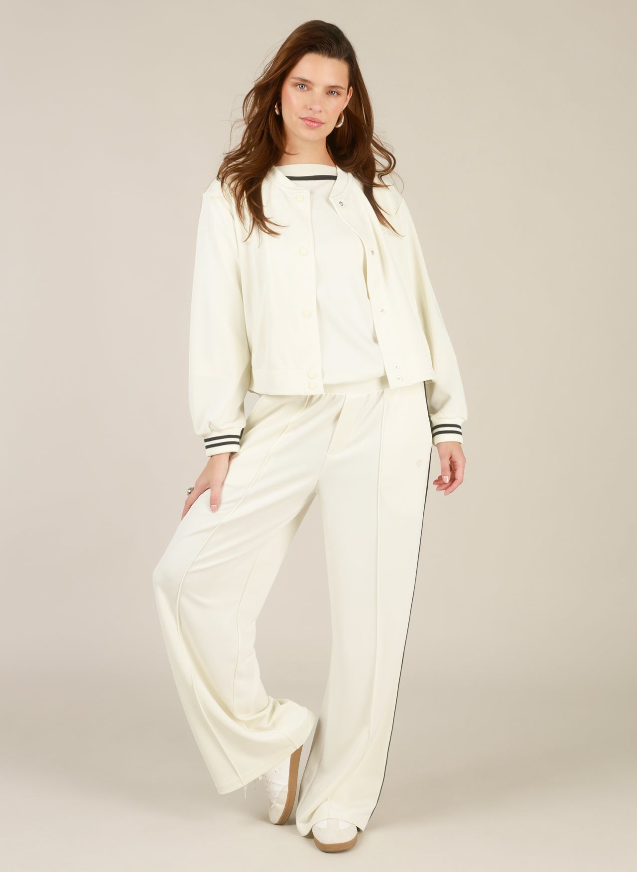 Ieva | Antique White/Black