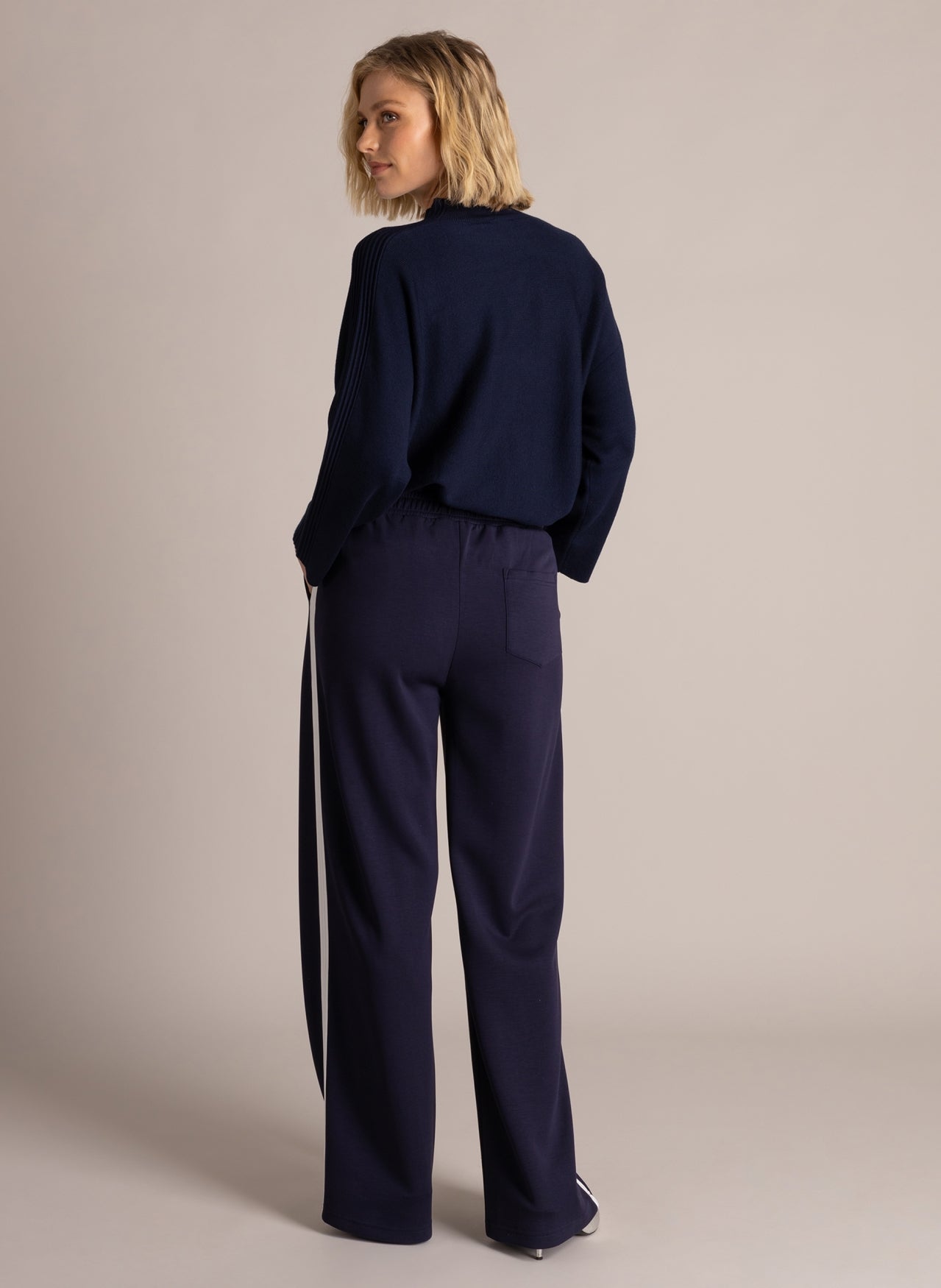 Ilma Essential | Dark Blue/Off white