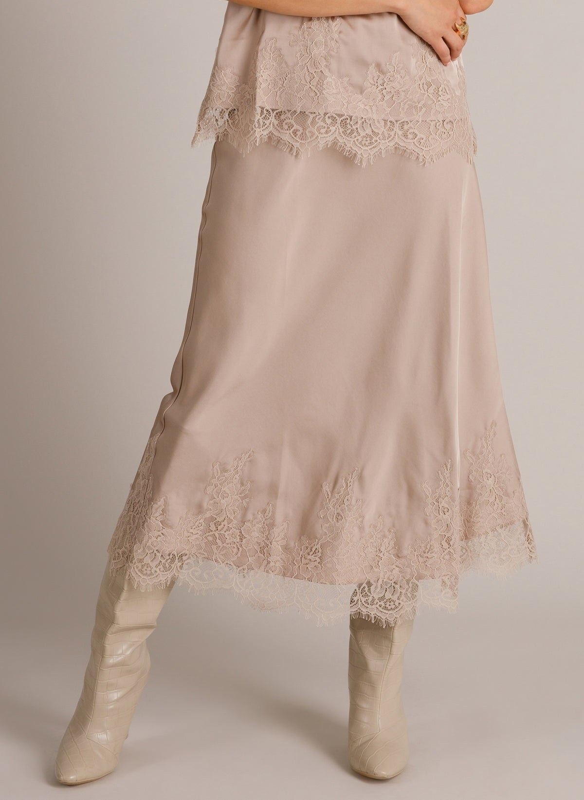 YYWismara | Light Taupe