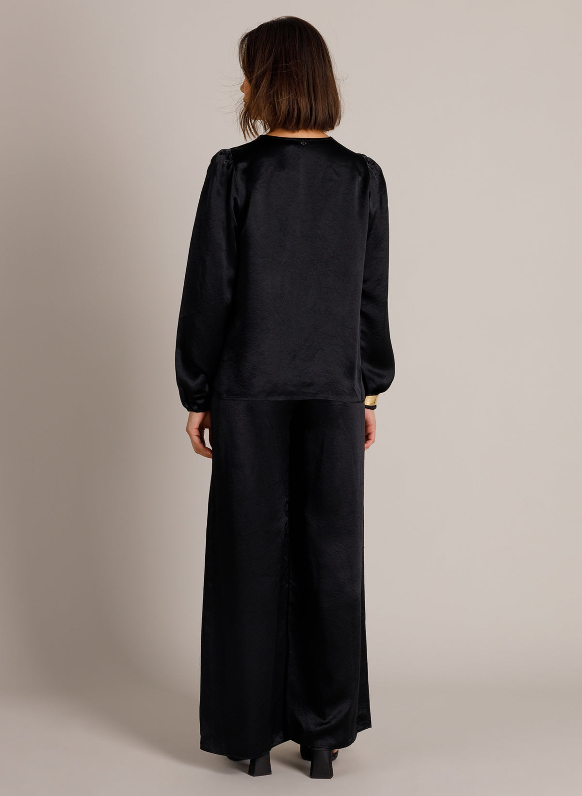YYWinnika | Black