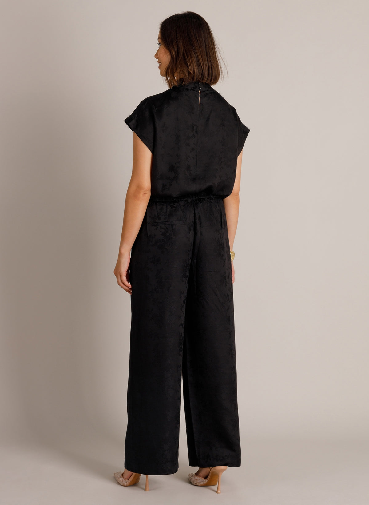 YYWilja | Black