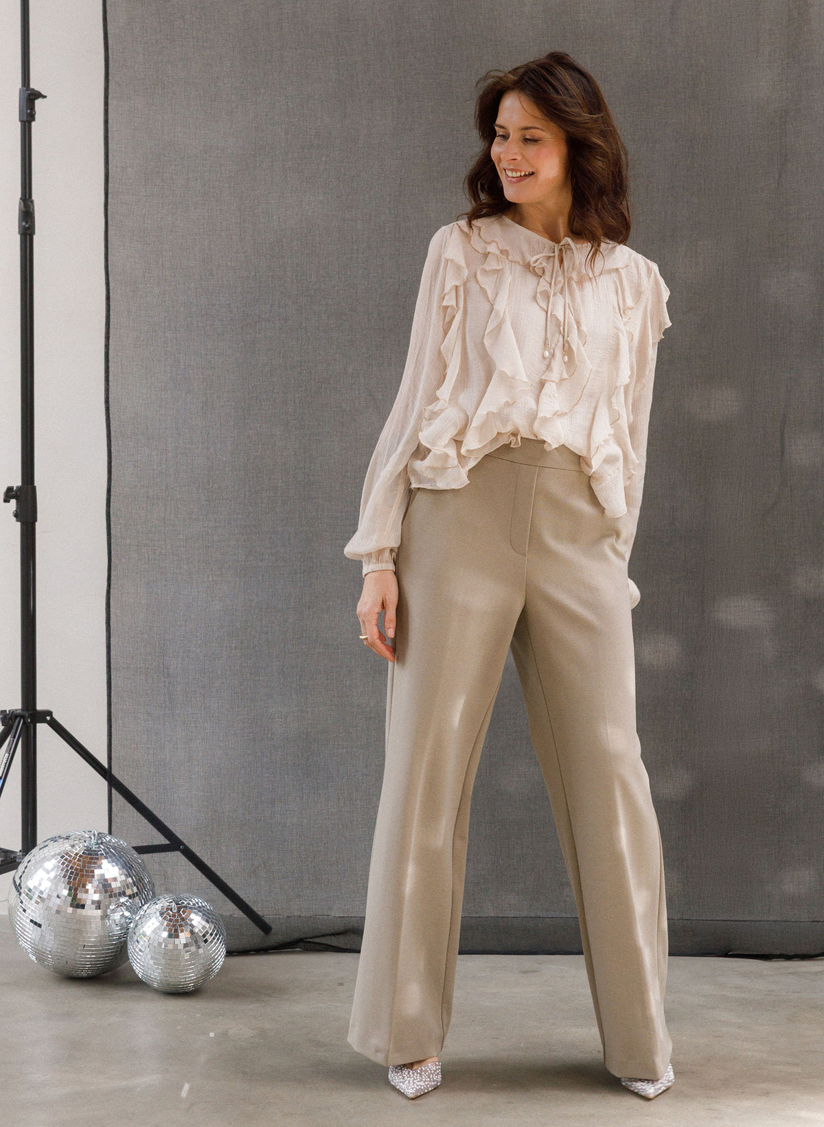 YYWinae | Taupe Grey