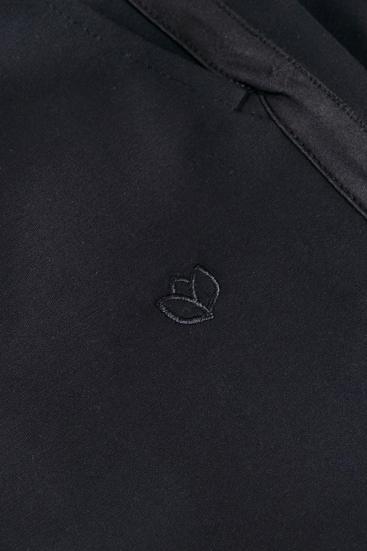 YYIlma Essential | Black