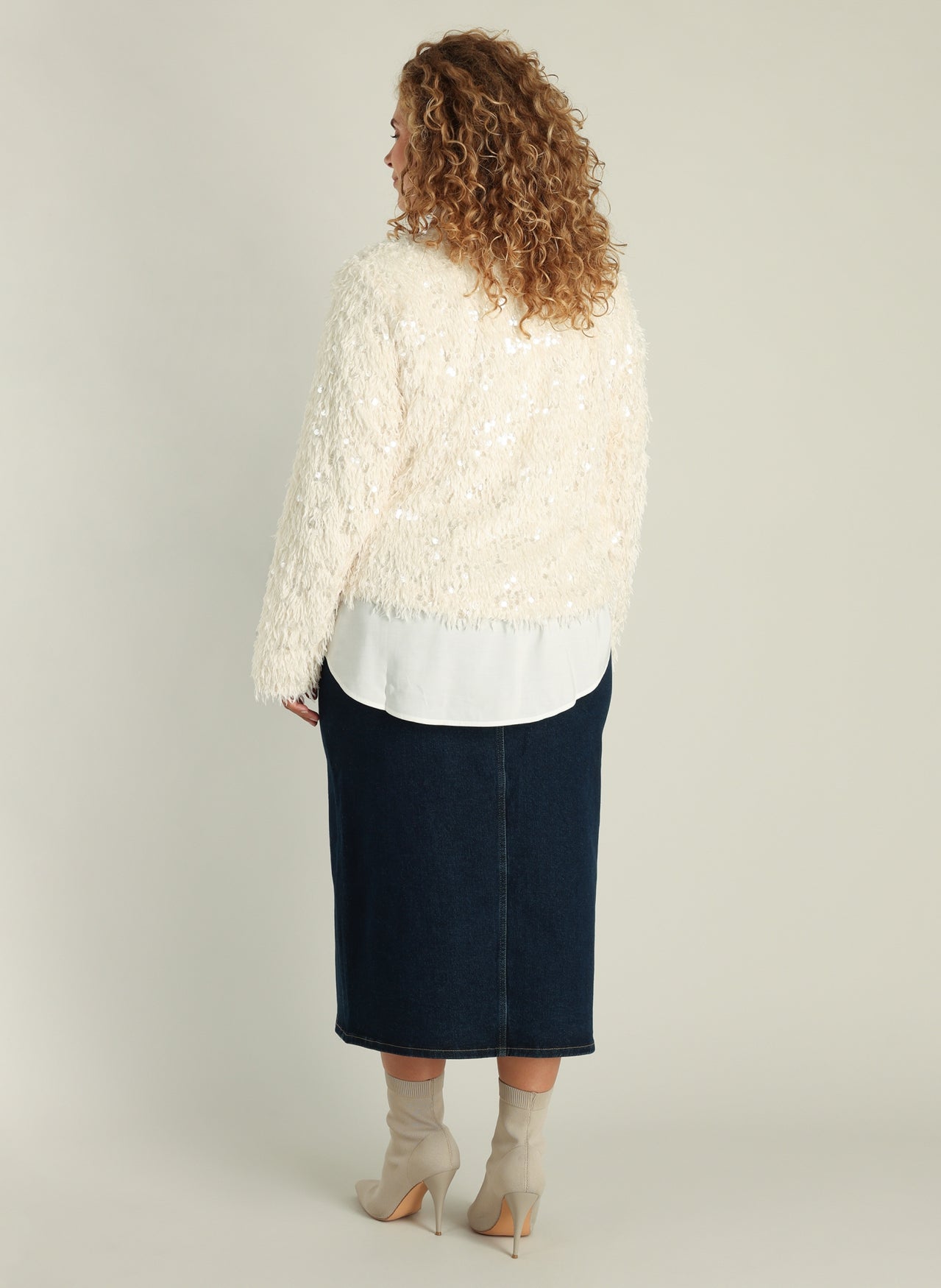 Geri | Sandy White