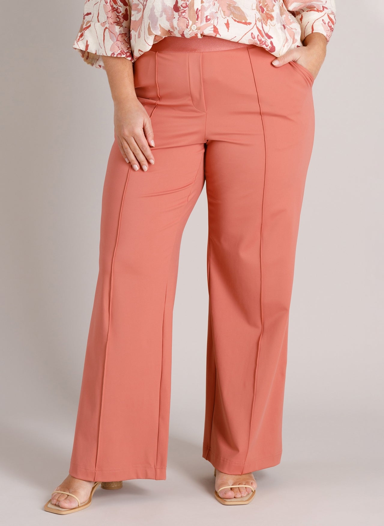 Robin Essential | Dark Terra