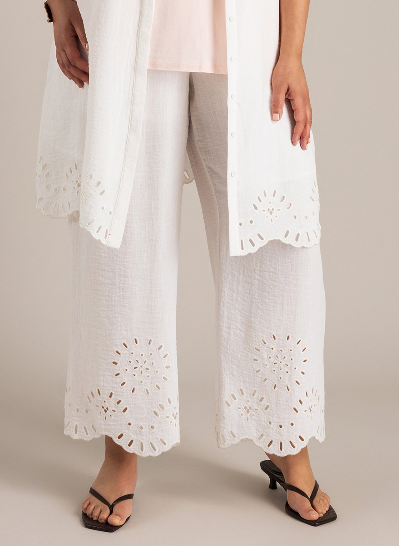 Nuria | Off White