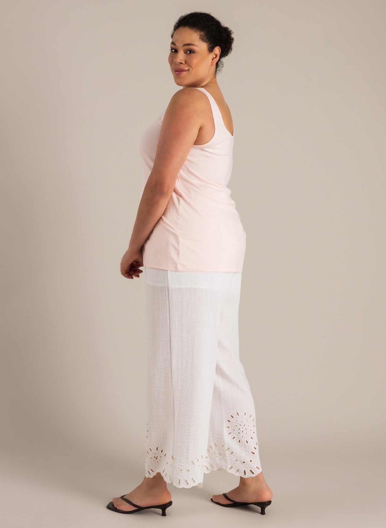Nuria | Off White