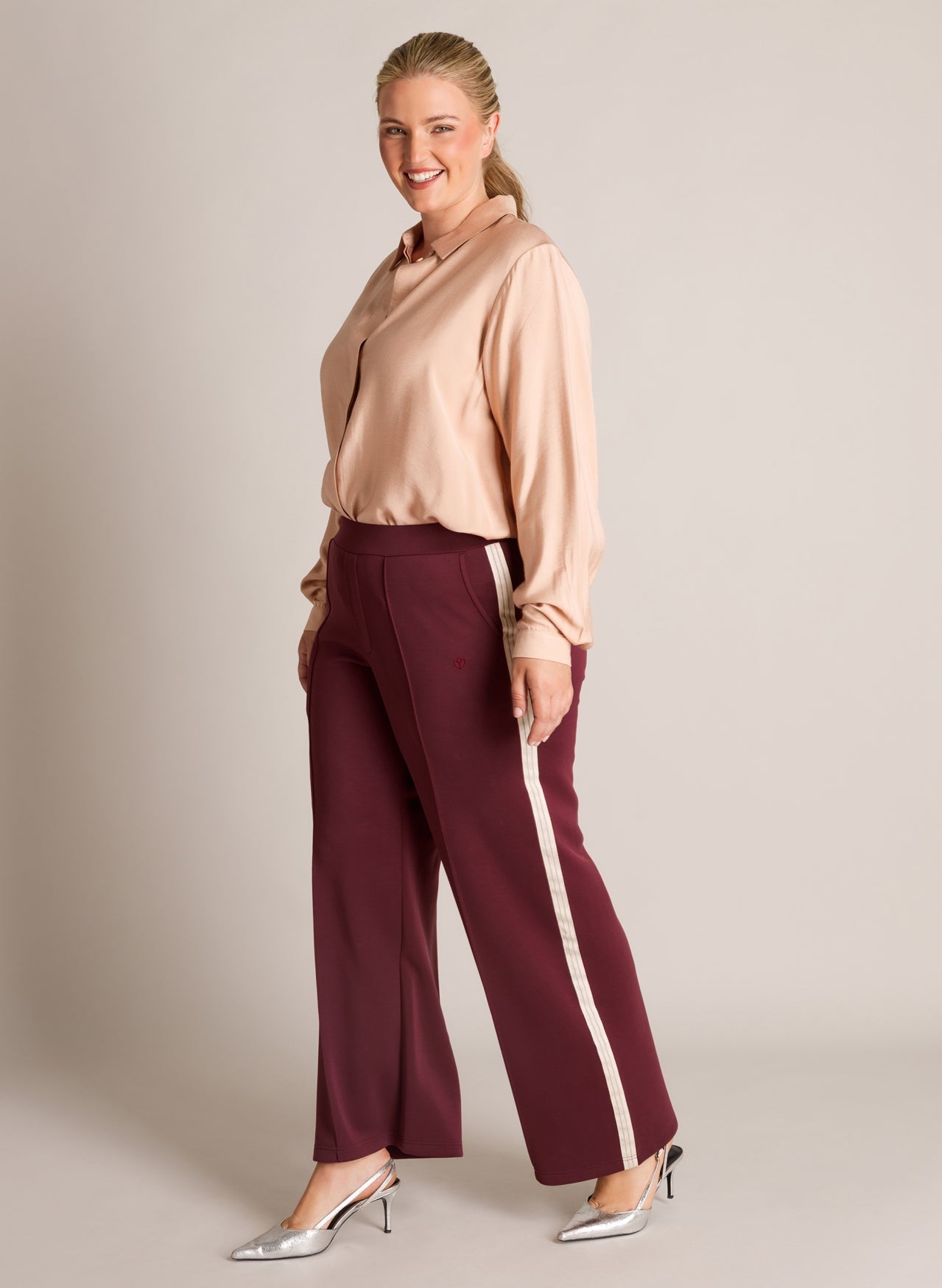 Jelisa Essential | Wine Red/Beige Cream